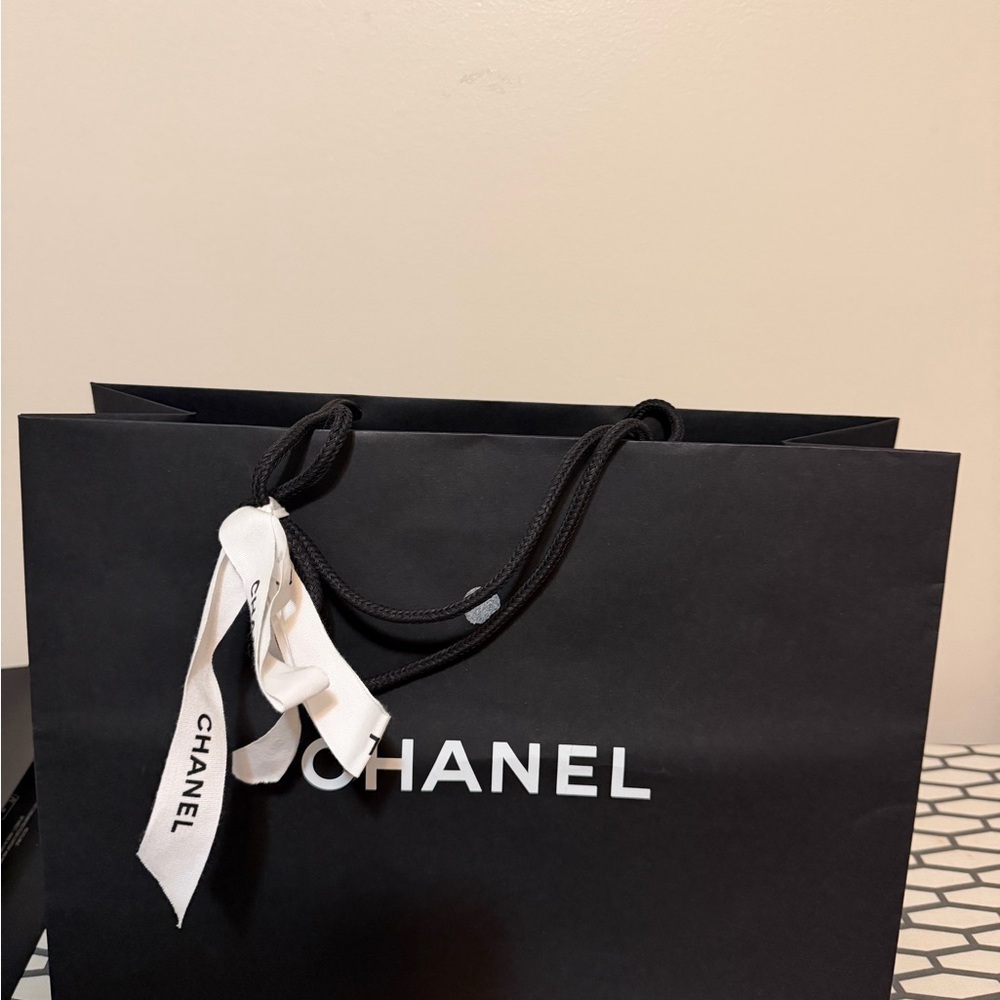 5 CHANEL Classic Black Gift paper Bags - Picture 2 of 4